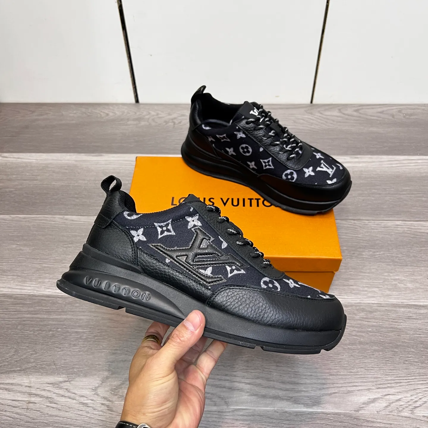 Factory price: 438💰LVZhe's new casual sports shoes for men👉 👉 Fashionable and versatile, 💞 simple and elegant style, 🔊 The fabric is made of imported cowhide with original fabric, ☑️Sheepskin feet inside, original wear-resistant rubber outsole, exclusive new style, actual shot, three colors available, code number: 38-44, (45 can be customized)